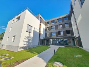 Pronájem bytu 1+kk, Praha - Dolní Chabry, Ládevská, 35 m2
