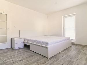Pronájem bytu 2+kk, Praha - Dolní Chabry, Pod zámečkem, 60 m2