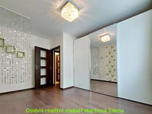 Pronájem bytu 3+kk, Praha - Vysočany, Na Harfě, 66 m2