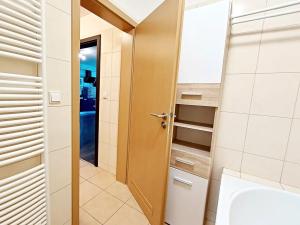 Pronájem bytu 3+kk, Praha - Vysočany, Na Harfě, 66 m2