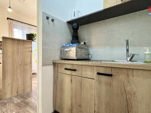 Pronájem obchodního prostoru, Sadská, Prokopova, 24 m2