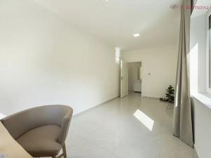 Prodej bytu 3+kk, Praha - Zbraslav, Na Baních, 78 m2