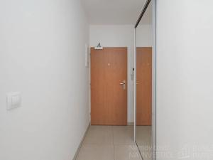 Pronájem bytu 1+kk, Praha - Karlín, Sokolovská, 35 m2