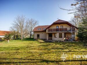 Pronájem rodinného domu, Strančice, 259 m2