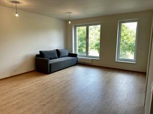 Pronájem bytu 2+kk, Praha - Hostavice, Českobrodská, 56 m2