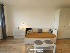 Pronájem bytu 1+kk, Praha - Dolní Počernice, Černodolská, 38 m2