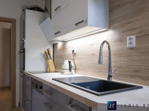 Prodej bytu 2+1, Praha - Kamýk, Zárubova, 61 m2