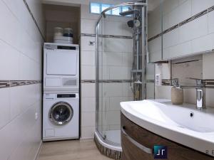 Prodej bytu 2+1, Praha - Kamýk, Zárubova, 61 m2
