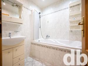 Pronájem bytu 4+1, Karlovy Vary, Česká, 84 m2