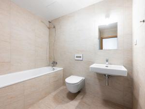 Pronájem bytu 2+kk, Praha - Libeň, Vojenova, 60 m2