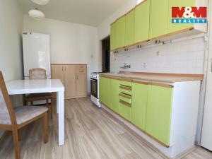 Prodej bytu 2+1, Karlovy Vary - Drahovice, nám. V. Řezáče, 58 m2