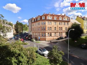 Prodej bytu 2+1, Karlovy Vary - Drahovice, nám. V. Řezáče, 58 m2