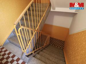 Prodej bytu 2+1, Karlovy Vary - Drahovice, nám. V. Řezáče, 58 m2