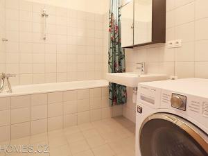 Pronájem bytu 2+kk, Praha - Holešovice, U průhonu, 69 m2