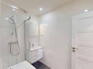 Pronájem bytu 3+kk, Praha - Kobylisy, Famfulíkova, 65 m2