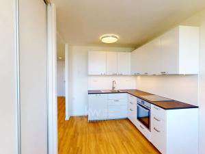 Pronájem bytu 3+kk, Praha - Kobylisy, Famfulíkova, 65 m2