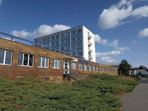 Pronájem skladu, Praha - Hostivař, U továren, 2035 m2