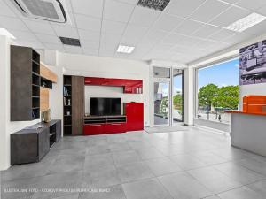 Pronájem obchodního prostoru, Praha - Hloubětín, Poděbradská, 326 m2