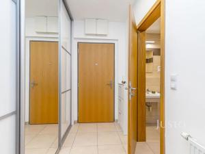 Pronájem bytu 1+kk, Praha - Řeporyje, Kakosova, 33 m2