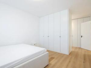 Pronájem vily, Praha - Horní Měcholupy, U Golfu, 188 m2