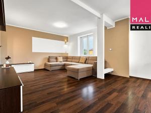 Prodej atypického bytu, Ostrov, Hlavní třída, 141 m2