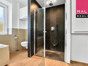 Prodej atypického bytu, Ostrov, Hlavní třída, 141 m2