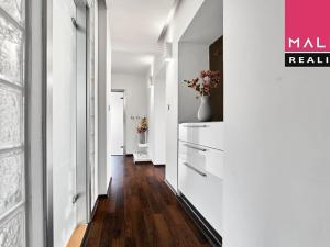 Prodej atypického bytu, Ostrov, Hlavní třída, 141 m2