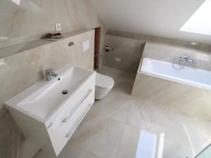 Pronájem bytu 4+kk, Zbiroh, Majerové, 107 m2