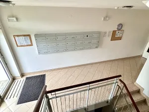Pronájem bytu 1+kk, Praha - Čimice, Zaječická, 35 m2