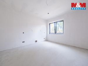 Prodej bytu 2+kk, Praha - Holyně, náměstí Pod lípou, 61 m2