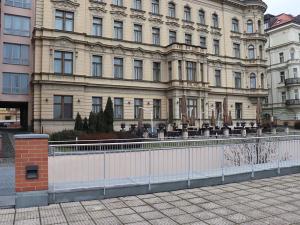 Pronájem garážového stání, Praha - Vinohrady, U Zvonařky, 25 m2