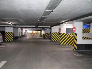 Pronájem garážového stání, Praha - Vinohrady, U Zvonařky, 25 m2
