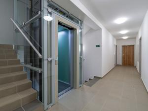 Prodej bytu 2+kk, Jince, Zborovská, 41 m2