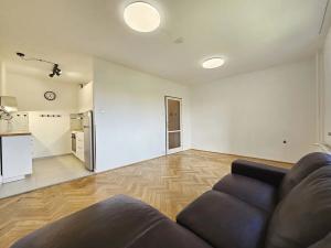 Pronájem bytu 3+kk, Praha - Záběhlice, Bělčická, 60 m2