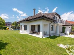 Prodej rodinného domu, Moravany, 360 m2