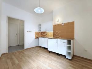 Pronájem bytu 1+1, Praha - Nové Město, Na zbořenci, 38 m2