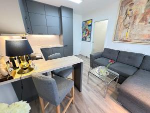 Prodej bytu 2+kk, Praha - Hlubočepy, náměstí Olgy Scheinpflugové, 50 m2