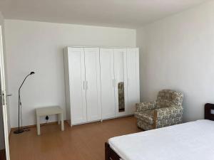 Pronájem bytu 1+1, Praha - Troja, Olštýnská, 43 m2