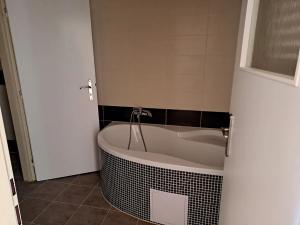 Pronájem bytu 3+1, Praha - Žižkov, Cimburkova, 82 m2