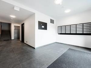 Pronájem bytu 2+kk, Praha - Hlubočepy, Na Zlíchově, 37 m2