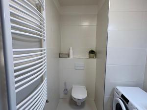 Pronájem bytu 2+kk, Praha - Dolní Měcholupy, Kardausova, 54 m2
