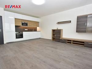 Pronájem bytu 2+kk, Praha - Kbely, Sedlářova, 58 m2