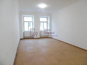 Pronájem bytu 1+1, Jindřichův Hradec, nám. Míru, 54 m2