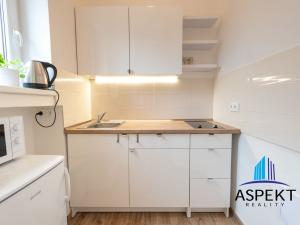 Pronájem bytu 1+kk, Praha - Podolí, Dvorecké náměstí, 30 m2