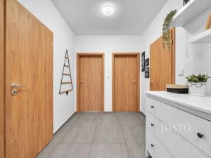 Prodej bytu 3+kk, Praha - Uhříněves, Oty Bubeníčka, 80 m2