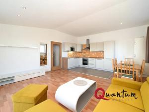 Pronájem bytu 2+kk, Jesenice, Sluneční, 66 m2