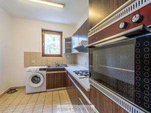 Pronájem bytu 3+1, Praha - Smíchov, Zdíkovská, 81 m2
