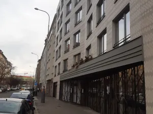 Pronájem garážového stání, Praha - Vršovice, Sámova, 15 m2