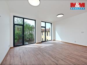 Pronájem bytu 1+kk, Děčín - Děčín I-Děčín, Masarykovo nám., 35 m2
