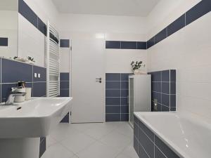 Pronájem bytu 2+kk, Praha - Střížkov, Lovosická, 54 m2